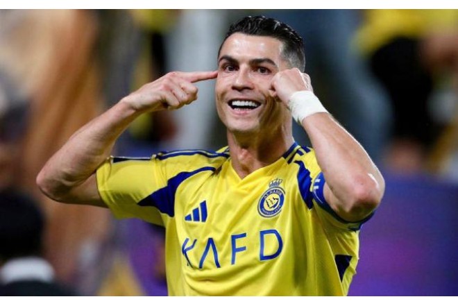 Ronaldo ilk milyarder futbolçu kimi tarixə düşdü 