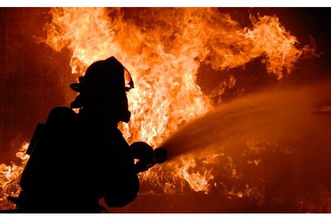 İsrail Qəzzadakı mövqeləri yandırır 