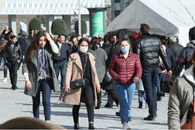 Regionlarda iqtisadi həyat dayanır – minlərlə insan paytaxta üz tutu