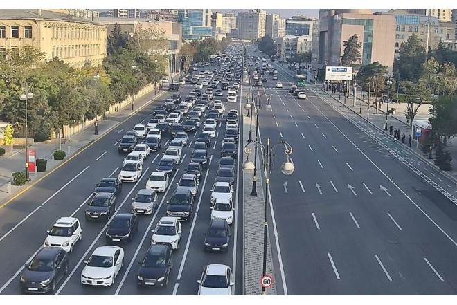 12 istiqamətdə tıxac var