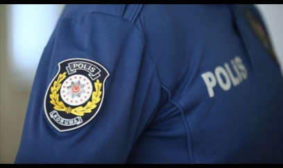 Qayınlardan qorxan kürəkən polis obrazına girdi - Həbs olundu