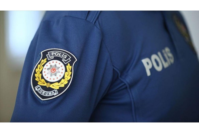Qayınlardan qorxan kürəkən polis obrazına girdi - Həbs olundu