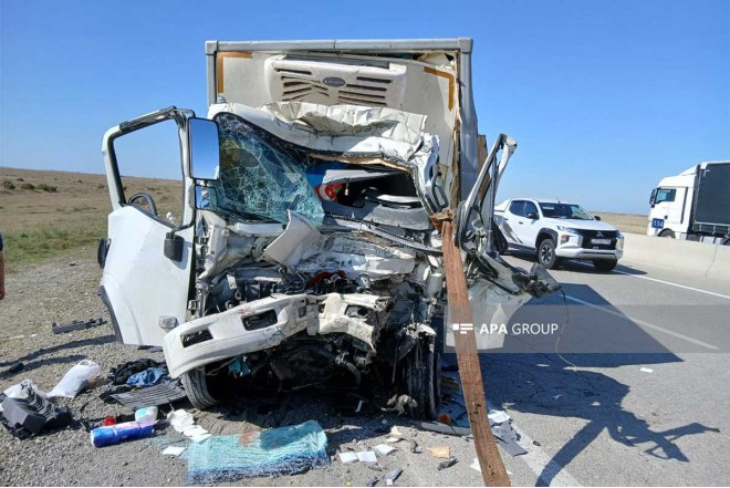 Hacıqabulda iki yük maşını toqquşub, ölən və yaralanan var 