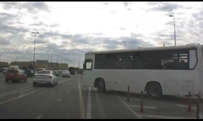 Avtobus sürücüsü sərnişinlərin həyatını təhlükəyə atdı: Qurumlar hərəkətə keçdi-VİDEO