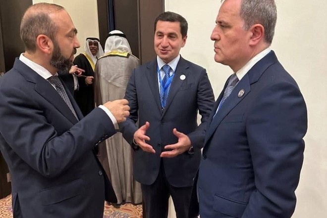 Hikmət Hacıyev, Ceyhun Bayramov və Mirzoyan SÖHBƏT EDİBLƏR