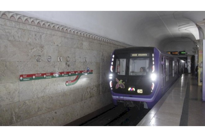 Metroda problem yarandı - Qatar tuneldə qaldı