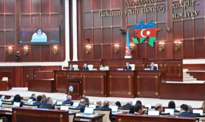 Deputatlar Prezident və xanımını təbrik etdi 