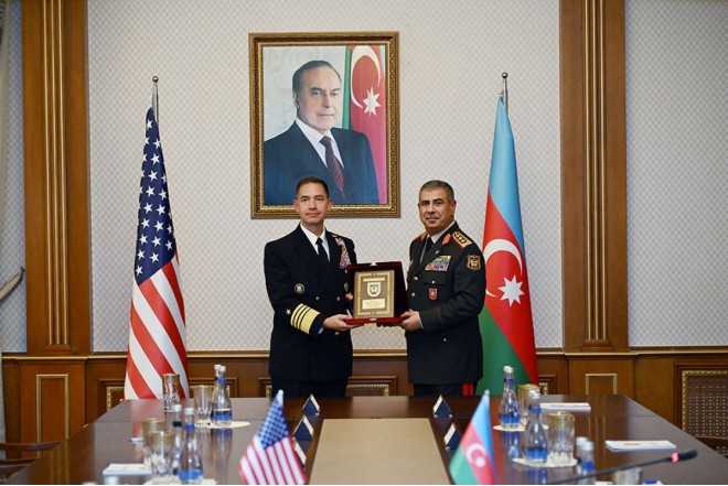 Müdafiə naziri ABŞ Mərkəzi Komandanlığının komandanı ilə görüşüb 