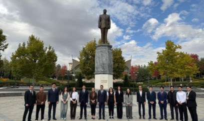 Ankarada təhsil alan azərbaycanlı tələbələr Ulu Öndər Heydər Əliyevin abidəsini ziyarət ediblər 