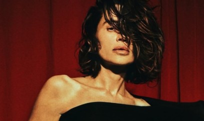 Günay çılpaq fotosunu paylaşdı- FOTOLAR