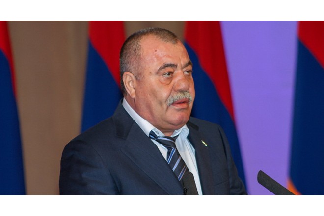 Erməni general həm də oğru imiş 