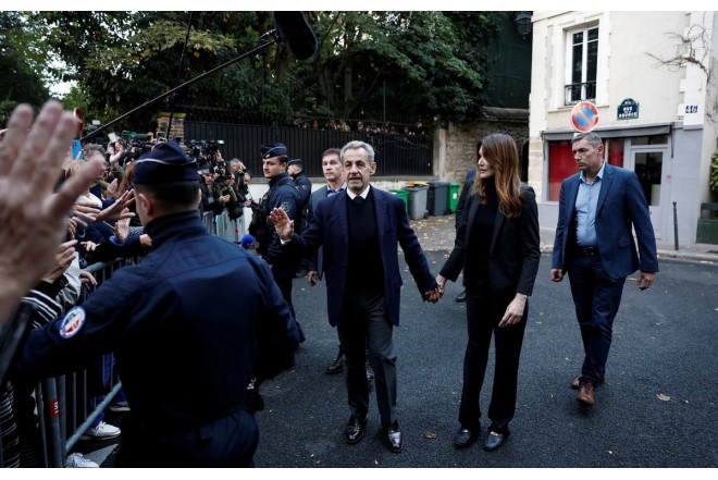 Nikola Sarkozi həbsxanaya belə getdi – VİDEO