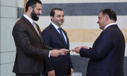 Ermənistan səfiri etimadnaməsini Əhməd əl-Şaraaya təqdim edib 
