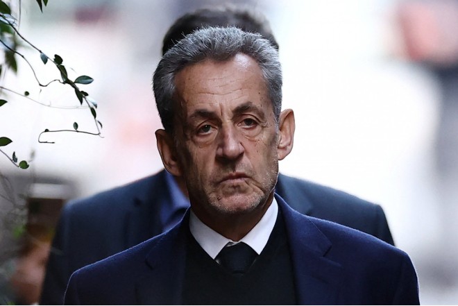 Sarkozi həbsxanada kitab yazmağa başlayıb 