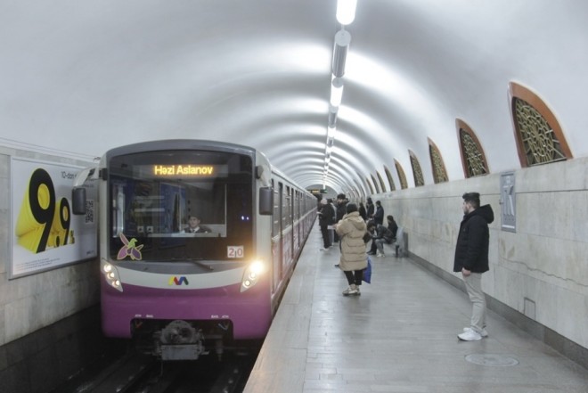 Bakı metrosunda hərəkət dayanıb - Qatarlar gecikmə ilə işləyir