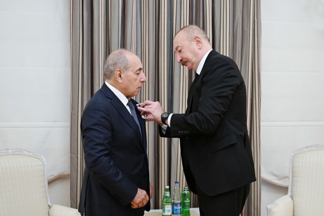 Prezident Yaqub Eyyubova “İstiqlal” ordenini təqdim etdi - FOTOLAR