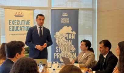 Ayxan Hacızadə TDT-yə üzv və müşahidəçi ölkələrin diplomatları ilə görüşüb