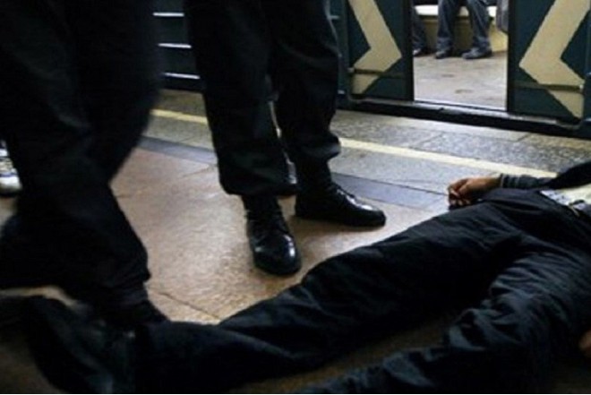 Bakı metrosunda sərnişin ölüb 