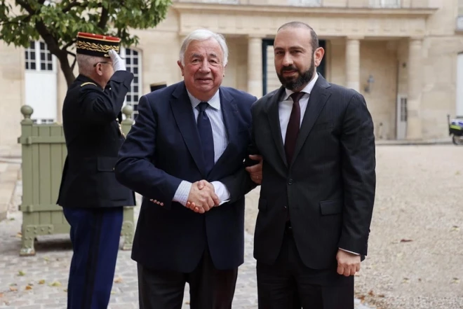 Mirzoyan Fransa Senatının sədri ilə Cənubi Qafqazdakı prosesləri müzakirə edib 