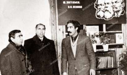 Bir şəklin tarixçəsi: Fəzail Ağamalı Ramiz Mehdiyevə məruzə edir