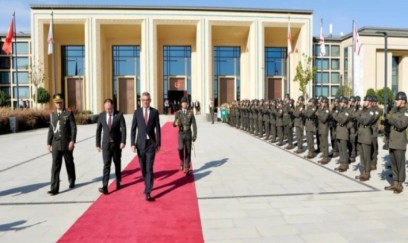 Şimali Kiprin yeni prezidenti and içdi