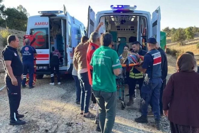 Türkiyədə işçiləri daşıyan mikroavtobus aşıb - 1 ölü, 19 yaralı
