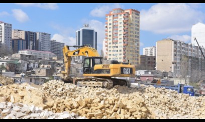 Bakının mərkəzində bu binalar plana düşdü - Söküntü başlanılır