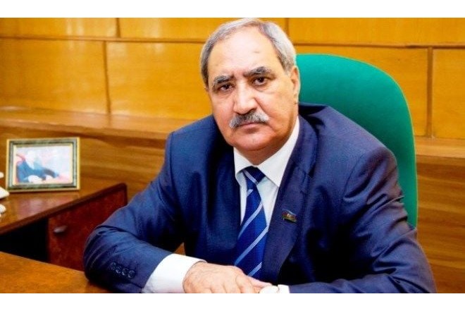 Deputat Fəzail Ağamalı oğluna incikliyini bildirdi: "Məndə danışmır"
