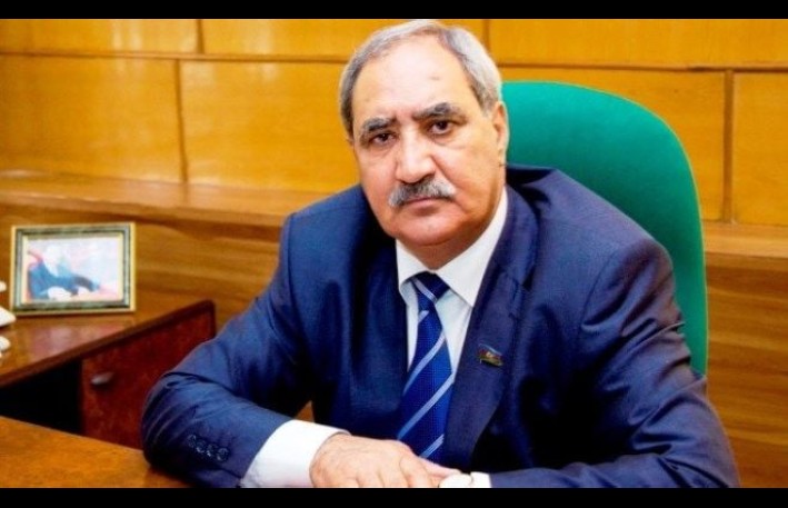 Deputat Fəzail Ağamalı oğluna incikliyini bildirdi: "Məndə danışmır"