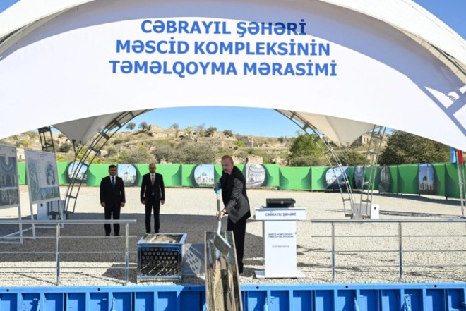 İlham Əliyev Cəbrayıl şəhər məscidinin təməlini qoydu - FOTOLAR