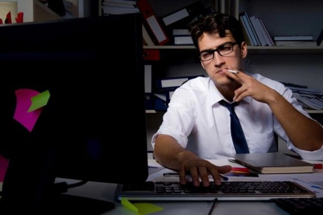 İş yerində siqaret çəkənlər CƏRİMƏLƏNƏCƏK