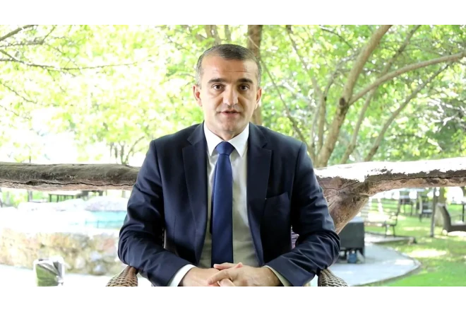 "Paşinyan erməni kilsəsindəki qanunsuz rahiblərə qarşı mübarizə aparır"- Politoloqdan şərh