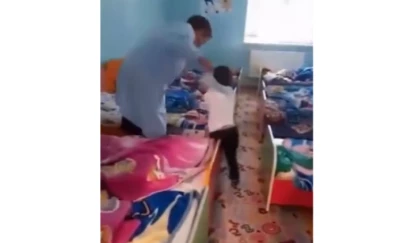 Tovuzda bağçada azyaşlını döyən dayə işdən çıxarılıb 