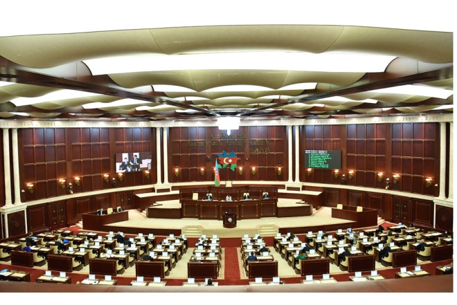 Deputatlar bu gün toplanır: 11 məsələni müzakirə edəcəklər