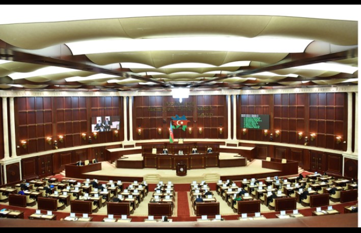 Parlamentdə jurnalistlərə qoyulan telefon qadağası LƏĞV OLUNDU