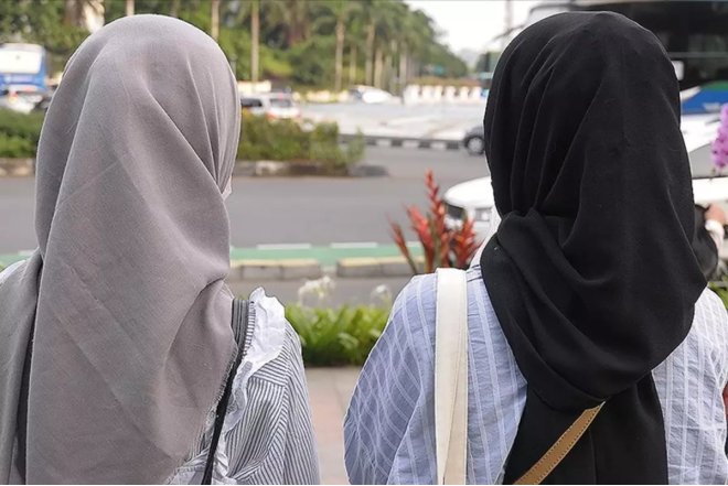 Əhalisinin 92 faizi müsəlmandır - Hicab qadağa edildi