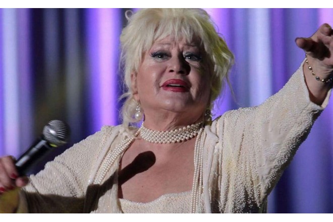 Türkiyəli müğənni infarkt keçirdi - Vəziyyəti ağırdır