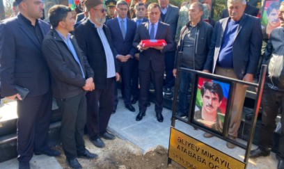 Xocalı soyqırımı zamanı itkin düşən Mikayıl Əliyev Xəzər rayonunda torpağa tapşırılıb- FOTO