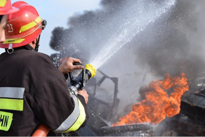 Bakıda ev yanır  Bakıda ev yanır 