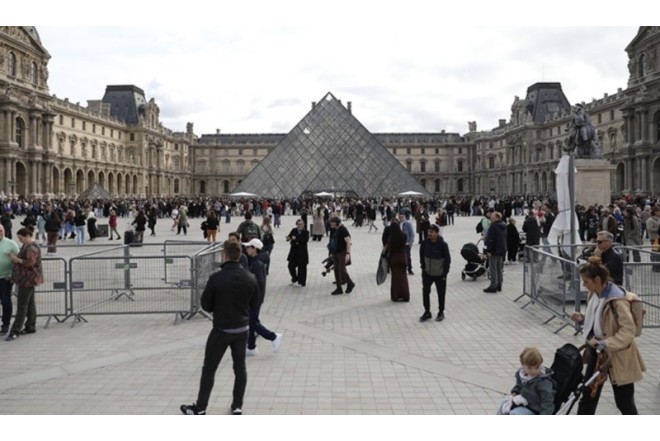 Luvr muzeyinin təhlükəsizlik tədbirləri artırıldı