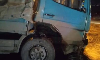 Abşeronda yük maşını idarəetmədən çıxaraq məhəccərlərə çırpıldı 