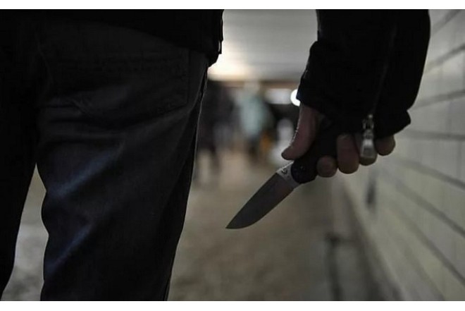 25 yaşlı gənc bıçaqlandı 