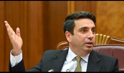 Paşinyan erməni kilsəsini "sındırır" 