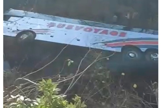 Ermənistanda avtobus aşıb, 18 nəfər xəsarət alıb 