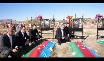 Türkiyəli partiya sədri Ağdam Şəhidlər Xiyabınını ziyarət etdi - FOTO