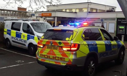 İngiltərədə qatarda bıçaqlanan 9 nəfərin həyatı təhlükədədir - YENİLƏNİB