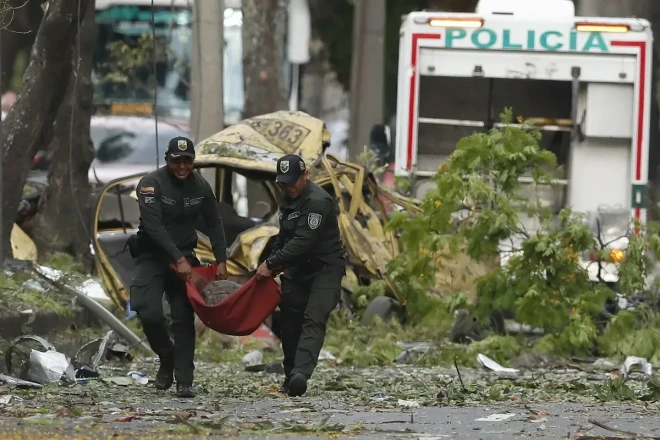 Kolumbiyada polis şöbəsi yaxınlığında maşın partlayıb, iki nəfər ölüb 