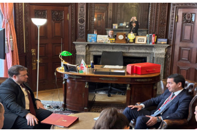 Hikmət Hacıyev Britaniyanın dövlət naziri ilə əlaqələrin genişləndirilməsini müzakirə edib 