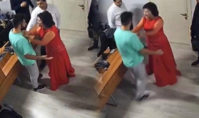 Tellidən GÖZLƏNİLMƏZ HƏRƏKƏT: ARB-nin əməkdaşına hücum etdi - VİDEO