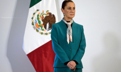 Xanım prezidenti qucaqlayıb öpmək istədi